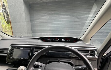 Honda Stepwgn IV, 2018 год, 1 850 000 рублей, 3 фотография