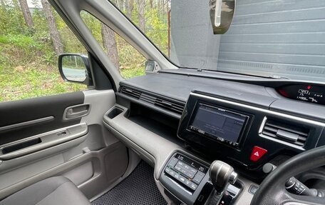 Honda Stepwgn IV, 2018 год, 1 850 000 рублей, 4 фотография