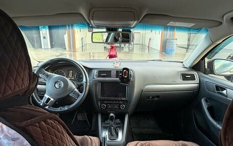 Volkswagen Jetta VI, 2011 год, 1 200 000 рублей, 7 фотография