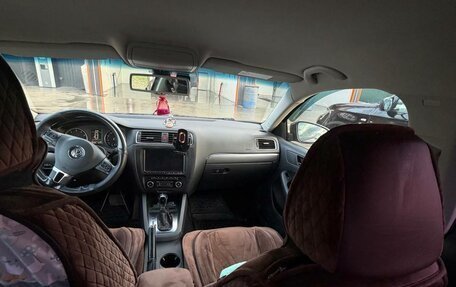 Volkswagen Jetta VI, 2011 год, 1 200 000 рублей, 14 фотография