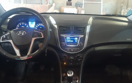 Hyundai Solaris II рестайлинг, 2015 год, 1 200 000 рублей, 4 фотография