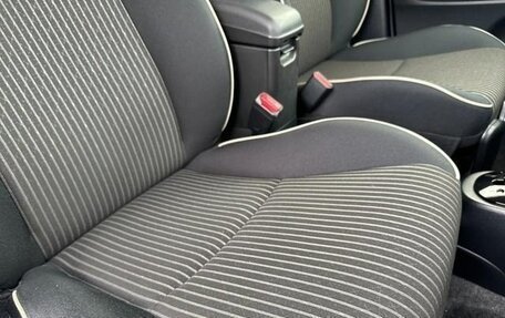 Toyota Vitz, 2017 год, 930 000 рублей, 6 фотография