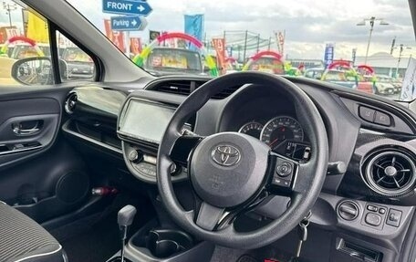 Toyota Vitz, 2017 год, 930 000 рублей, 4 фотография
