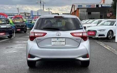 Toyota Vitz, 2017 год, 930 000 рублей, 2 фотография