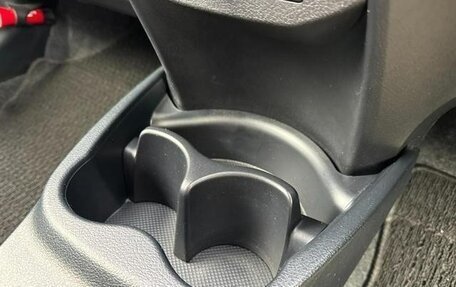 Toyota Vitz, 2017 год, 930 000 рублей, 19 фотография