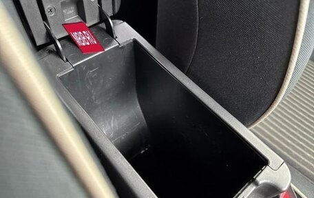 Toyota Vitz, 2017 год, 930 000 рублей, 22 фотография