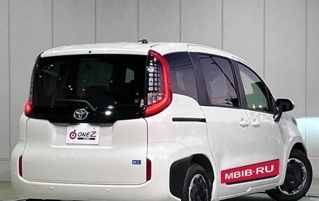 Toyota Sienta, 2022 год, 1 602 000 рублей, 2 фотография