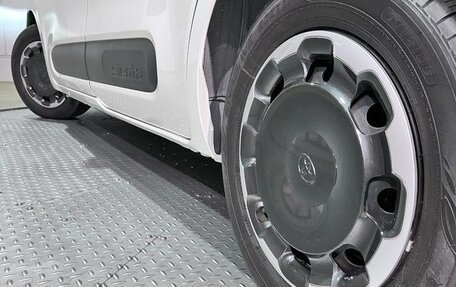 Toyota Sienta, 2022 год, 1 602 000 рублей, 10 фотография