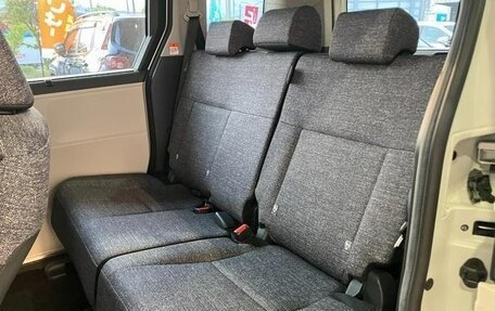 Toyota Sienta, 2022 год, 1 602 000 рублей, 32 фотография