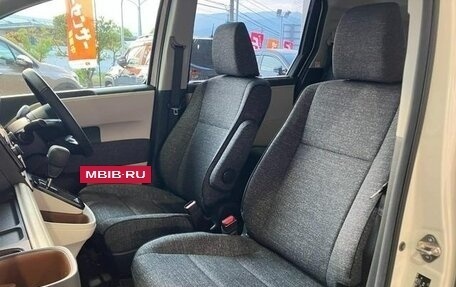 Toyota Sienta, 2022 год, 1 602 000 рублей, 31 фотография