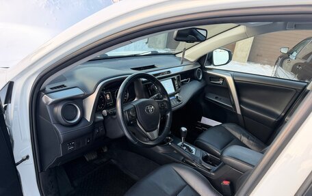 Toyota RAV4, 2017 год, 3 000 000 рублей, 6 фотография