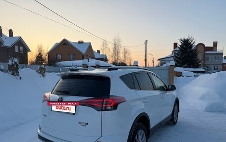 Toyota RAV4, 2017 год, 3 000 000 рублей, 3 фотография