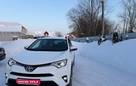 Toyota RAV4, 2017 год, 3 000 000 рублей, 5 фотография