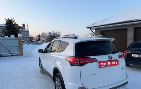 Toyota RAV4, 2017 год, 3 000 000 рублей, 4 фотография