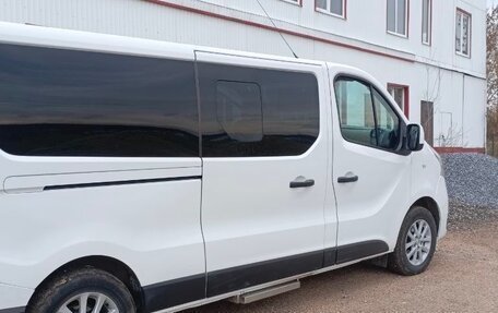 Renault Trafic, 2016 год, 1 990 000 рублей, 3 фотография