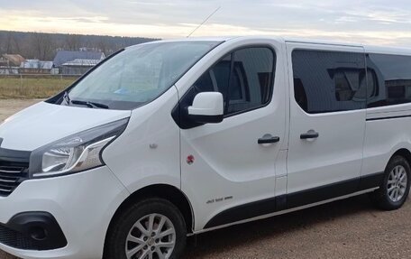 Renault Trafic, 2016 год, 1 990 000 рублей, 5 фотография