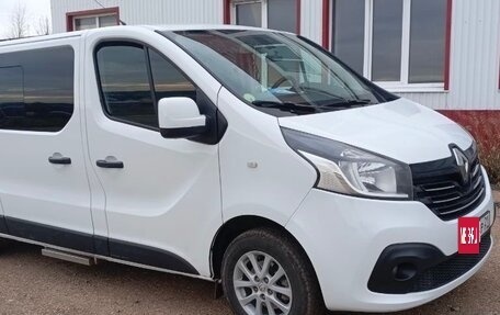 Renault Trafic, 2016 год, 1 990 000 рублей, 2 фотография