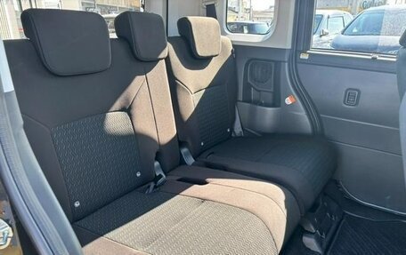 Toyota Roomy I, 2023 год, 1 113 000 рублей, 24 фотография