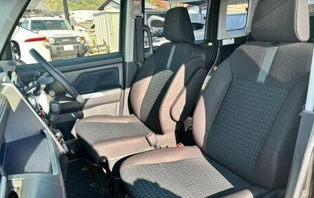 Toyota Roomy I, 2023 год, 1 113 000 рублей, 32 фотография