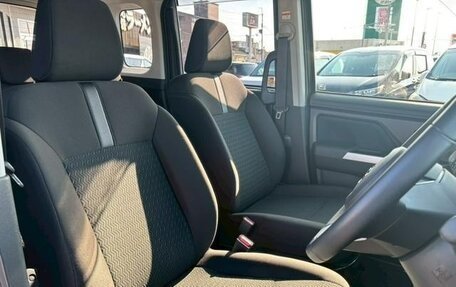 Toyota Roomy I, 2023 год, 1 113 000 рублей, 33 фотография