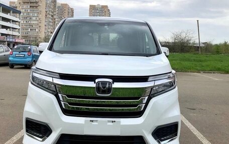 Honda Stepwgn IV, 2019 год, 1 750 000 рублей, 2 фотография