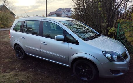 Opel Zafira B, 2013 год, 1 500 000 рублей, 1 фотография