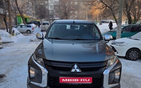 Mitsubishi L200 IV рестайлинг, 2021 год, 2 850 000 рублей, 1 фотография