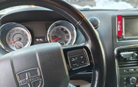 Dodge Caravan V, 2020 год, 2 400 000 рублей, 5 фотография