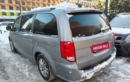 Dodge Caravan V, 2020 год, 2 400 000 рублей, 2 фотография