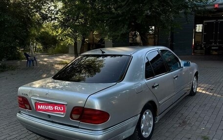 Mercedes-Benz E-Класс, 1995 год, 300 000 рублей, 2 фотография