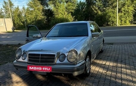 Mercedes-Benz E-Класс, 1995 год, 300 000 рублей, 4 фотография