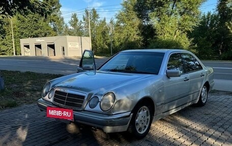 Mercedes-Benz E-Класс, 1995 год, 300 000 рублей, 6 фотография
