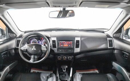 Mitsubishi Outlander III рестайлинг 3, 2011 год, 1 300 000 рублей, 16 фотография