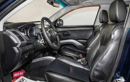 Mitsubishi Outlander III рестайлинг 3, 2011 год, 1 300 000 рублей, 15 фотография