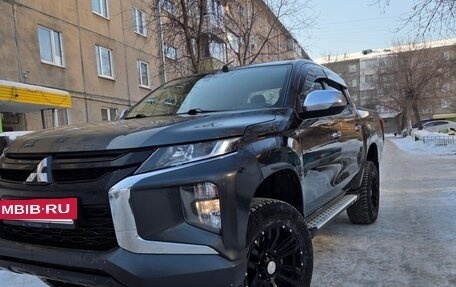 Mitsubishi L200 IV рестайлинг, 2021 год, 2 850 000 рублей, 2 фотография