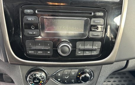 Renault Logan II, 2015 год, 749 000 рублей, 10 фотография