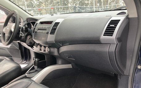 Mitsubishi Outlander III рестайлинг 3, 2011 год, 1 130 000 рублей, 15 фотография