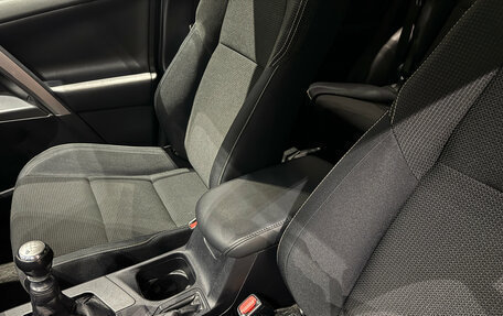 Toyota RAV4, 2015 год, 2 350 000 рублей, 23 фотография