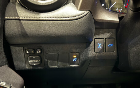 Toyota RAV4, 2015 год, 2 350 000 рублей, 21 фотография