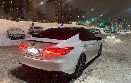 Toyota Camry, 2021 год, 3 250 000 рублей, 2 фотография