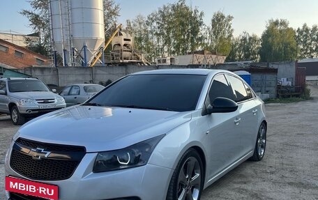Chevrolet Cruze II, 2011 год, 750 000 рублей, 3 фотография