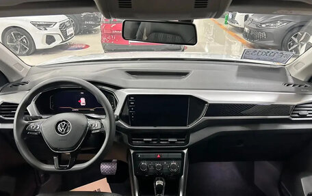 Volkswagen T-Cross I, 2023 год, 1 670 000 рублей, 3 фотография