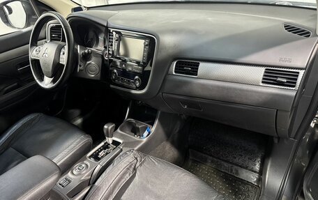 Mitsubishi Outlander III рестайлинг 3, 2014 год, 1 249 800 рублей, 3 фотография