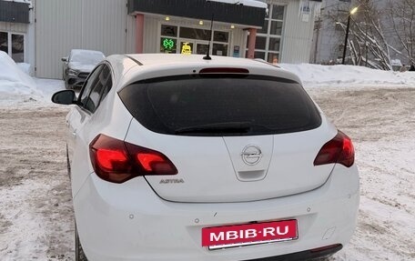 Opel Astra J, 2011 год, 700 000 рублей, 3 фотография