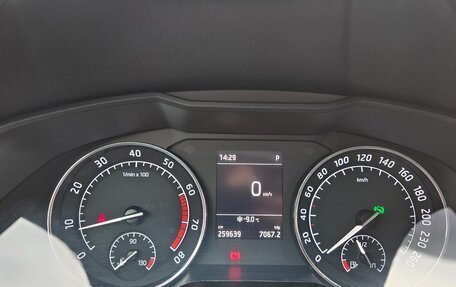 Skoda Superb III рестайлинг, 2019 год, 1 700 000 рублей, 12 фотография