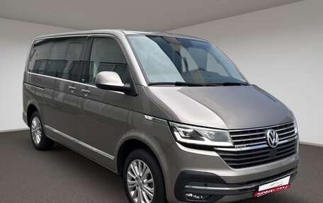 Volkswagen Multivan T6 рестайлинг, 2023 год, 5 395 000 рублей, 1 фотография