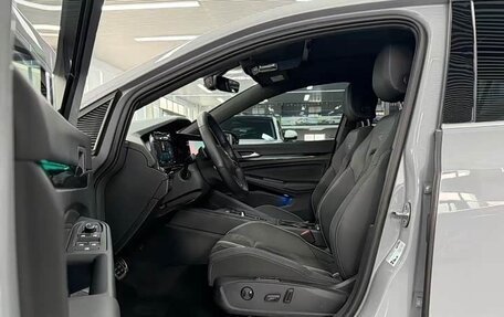 Volkswagen Golf VIII, 2023 год, 2 200 000 рублей, 7 фотография