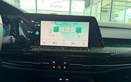 Volkswagen Golf VIII, 2023 год, 2 200 000 рублей, 10 фотография