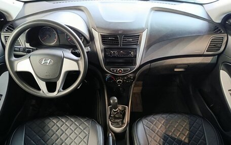 Hyundai Solaris II рестайлинг, 2011 год, 599 000 рублей, 10 фотография