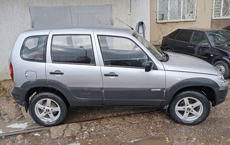 Chevrolet Niva I рестайлинг, 2010 год, 510 000 рублей, 3 фотография